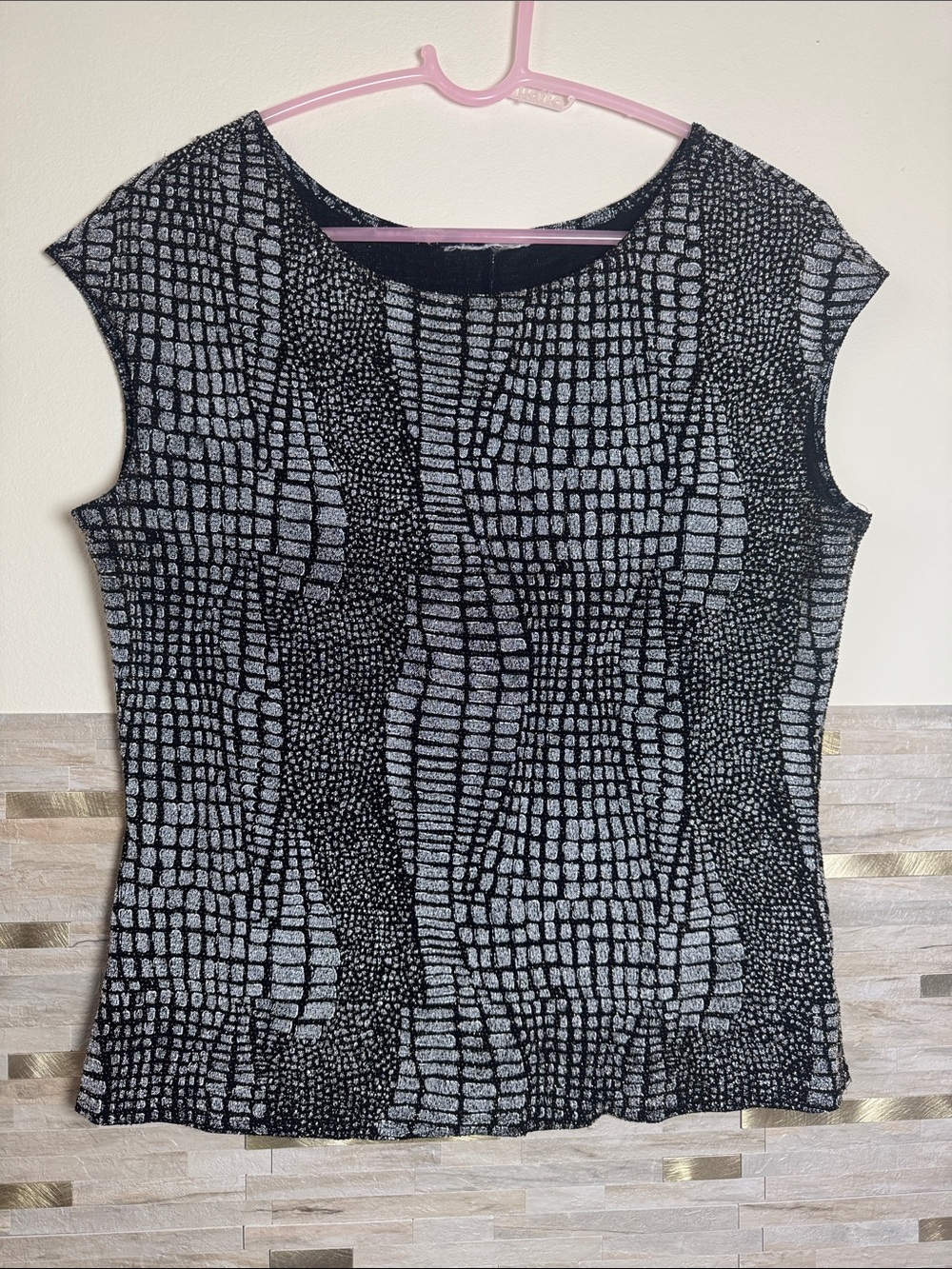 Sleeveless Patterned Women’s Top - Black & Gray